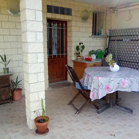 Con Patio E Giardino Vicino Apartament