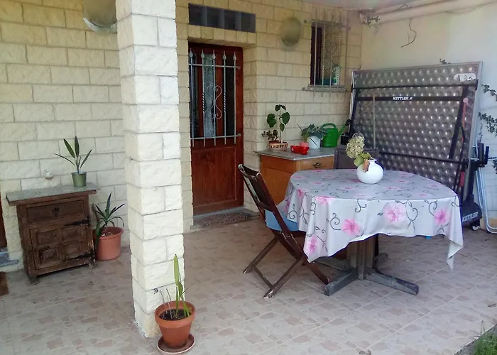 Con Patio E Giardino Vicino Apartament