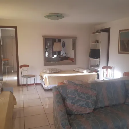 Con Patio E Giardino Vicino Apartment